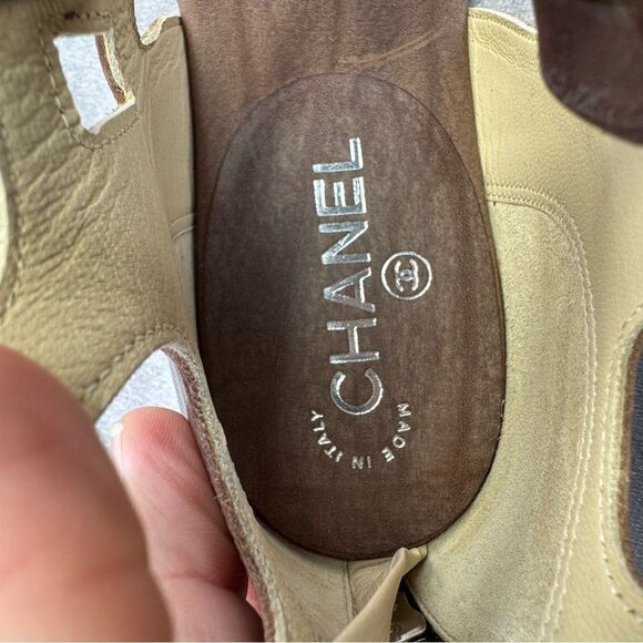 Chanel Interlocking CC Logo Leather Gladiator Sandals 38 - Picture 9 of 10